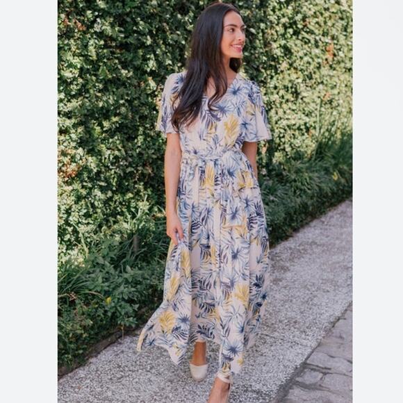 Gal Meets Glam Kiki Leaf Print Chiffon Flutter Sleeve Maxi Dress - Picture 1 of 8